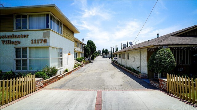 Foto del edificio - 11176 Westminster Ave