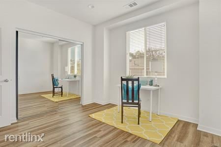 Building Photo - 4 br, 3 bath Duplex - 385 N Avelina Way