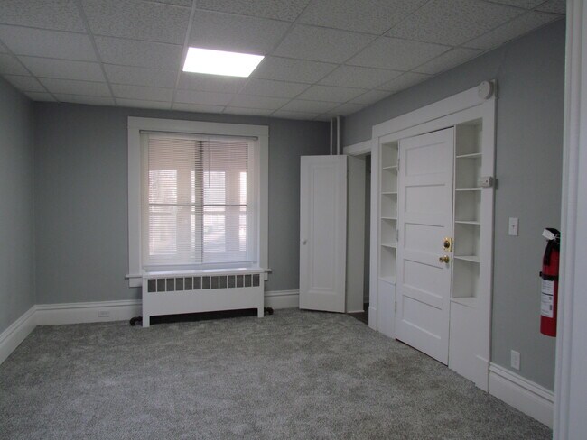 Foto del edificio - 327 E Cherry St