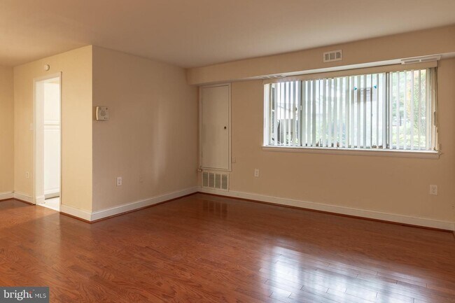 Building Photo - 11342 Cherry Hill Rd