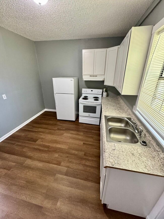 Building Photo - Available NOW -505 Tank hill Unit 2