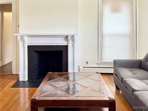 Building Photo - 4 St Johns Pl