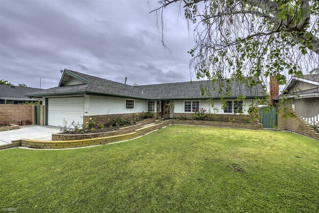 Building Photo - 4 br, 2 bath House - 5601 Middlecoff Drive