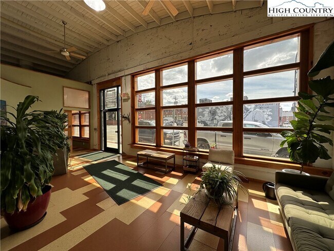 Foto del edificio - 164 Depot St