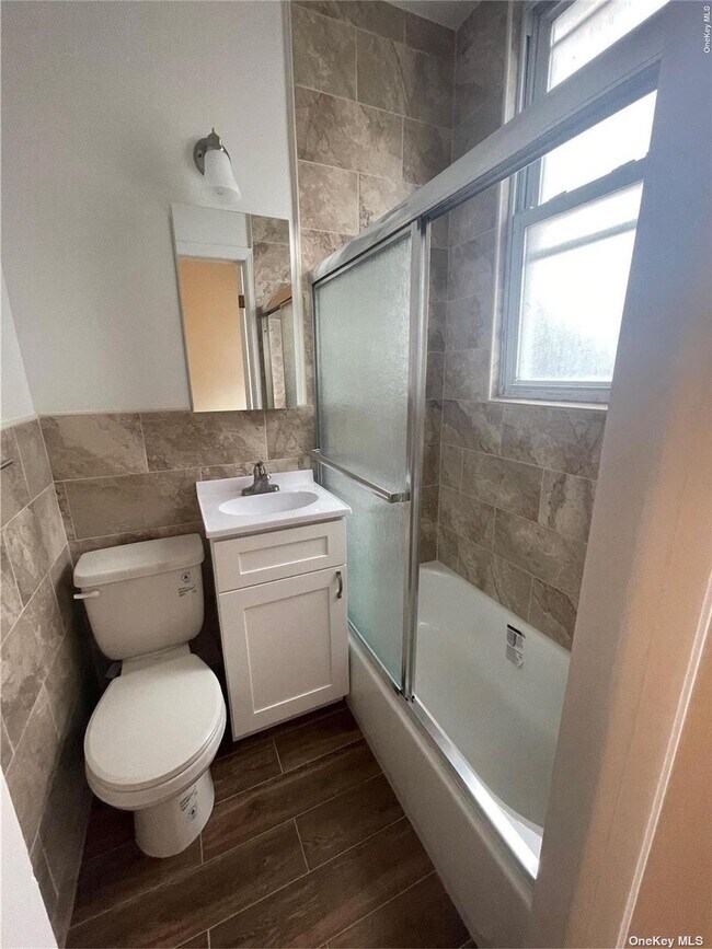 Foto del edificio - 72-15 62nd St