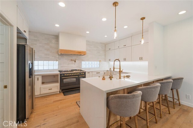 Foto del edificio - 404 Goldenwest St