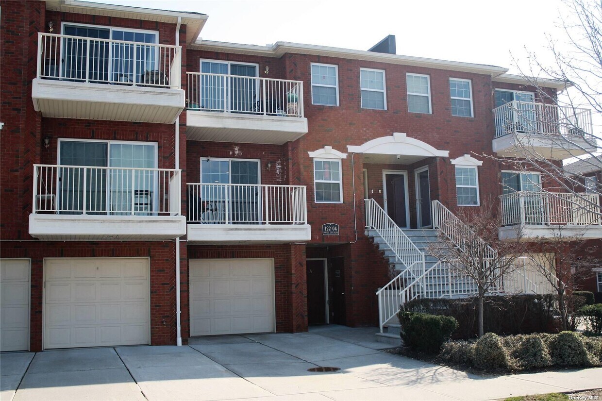 Foto principal - 12204 Powell Cove Blvd
