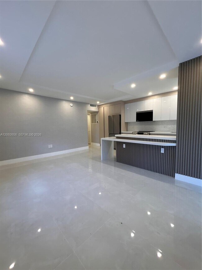 Foto del edificio - 2430 NE 135th St