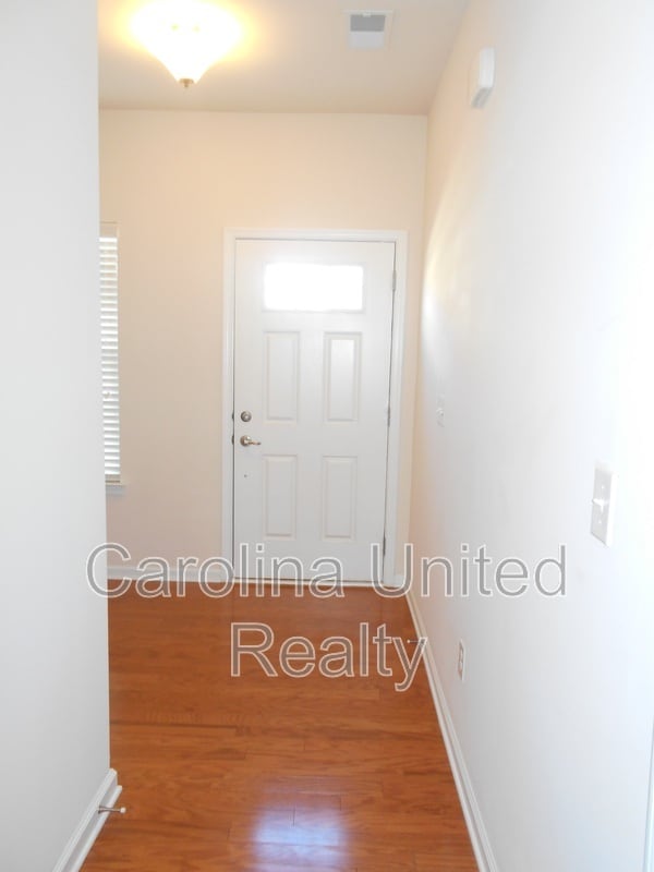 Foto del edificio - 2605 Silverthorn Dr