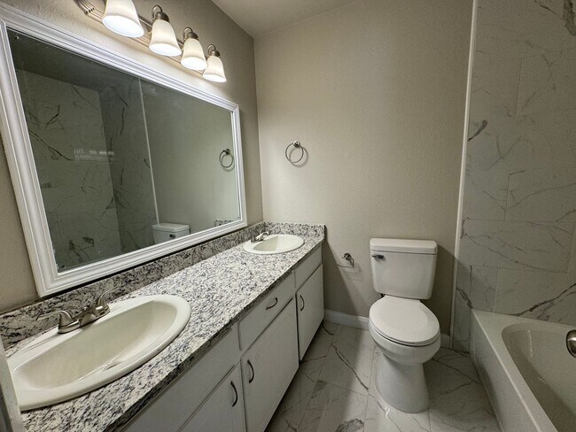 Foto del edificio - COMING SOON: Gorgeous 4 bedroom 2 bathroom home in Broken Arrow