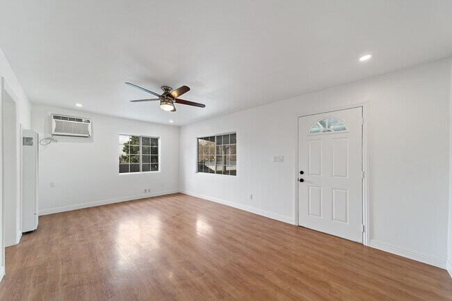 Building Photo - 1818 Wollam St