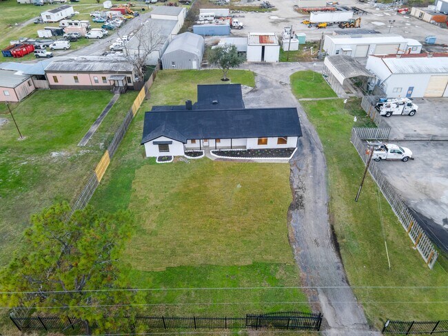 Foto del edificio - 1907 County Rd 129