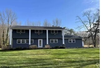 Building Photo - 102 Dogwood Ln