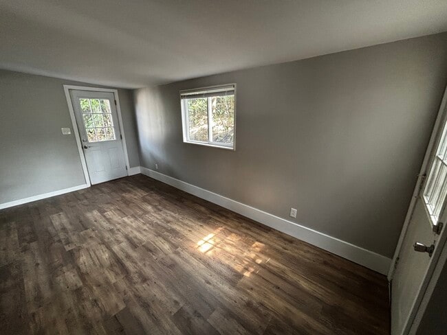 Foto del edificio - 1461 Collier Ave