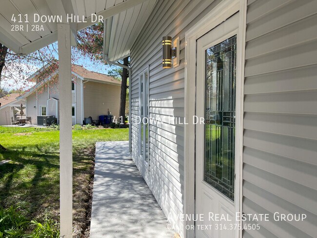 Foto del edificio - 411 Down Hill Dr Amazingly remodeled 2 bed...