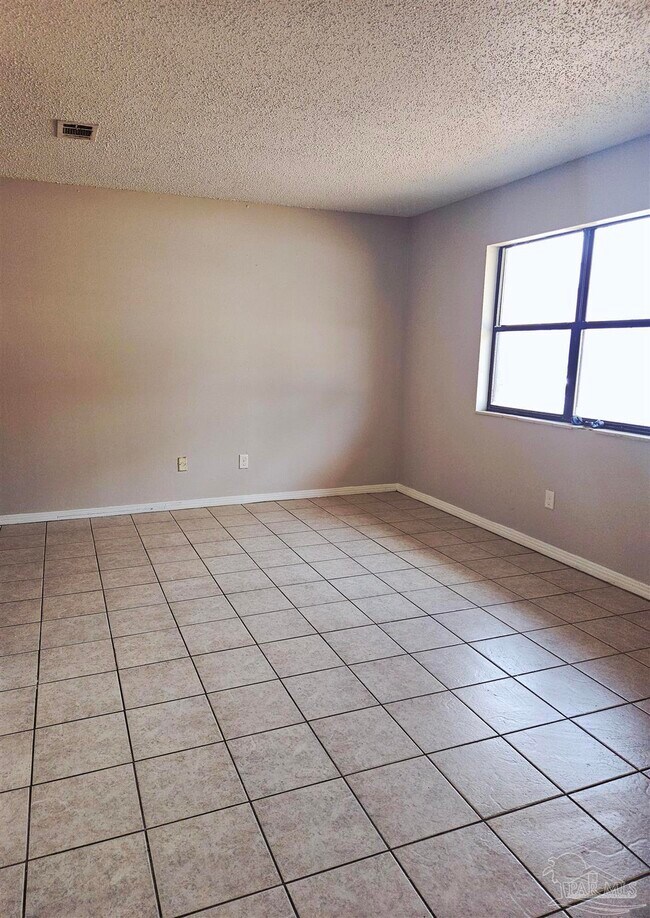 Foto del edificio - 7240 Hilburn Rd