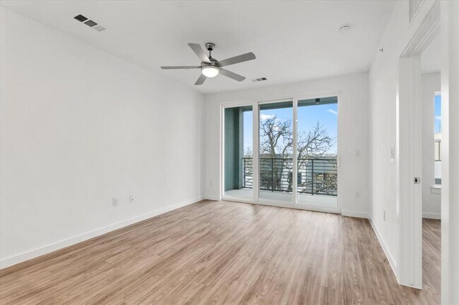 Foto del edificio - 4801 Springdale Rd