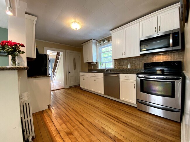 Building Photo - 362 Sagamore Rd