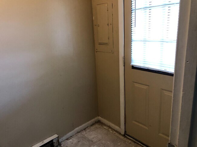 Building Photo - 179 Hedgewood Ct