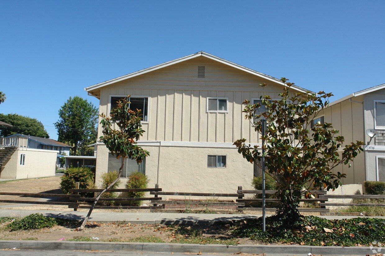 Building Photo - 5752 Via Monte