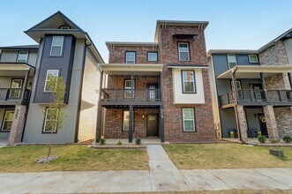 Building Photo - 312 S Hampton Ave