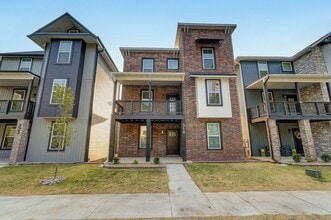 Building Photo - 312 S Hampton Ave