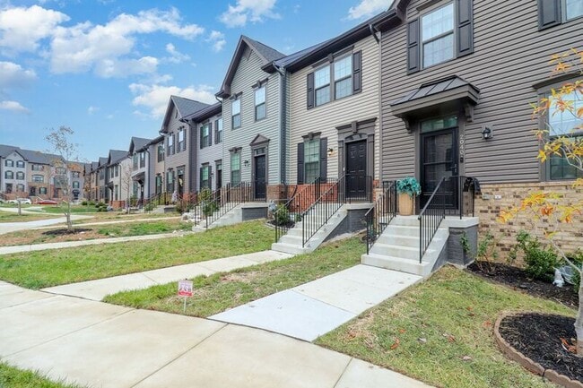 Building Photo - 2042 Track Cir