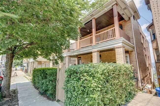 Foto del edificio - 13-15-15 Bailey Ave