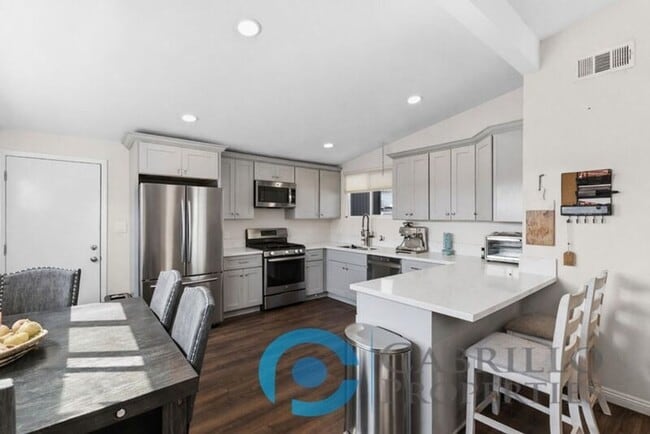 Building Photo - 2047 Finch Ln