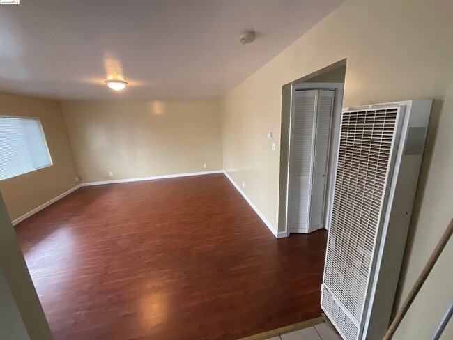 Building Photo - 133 Catron Dr