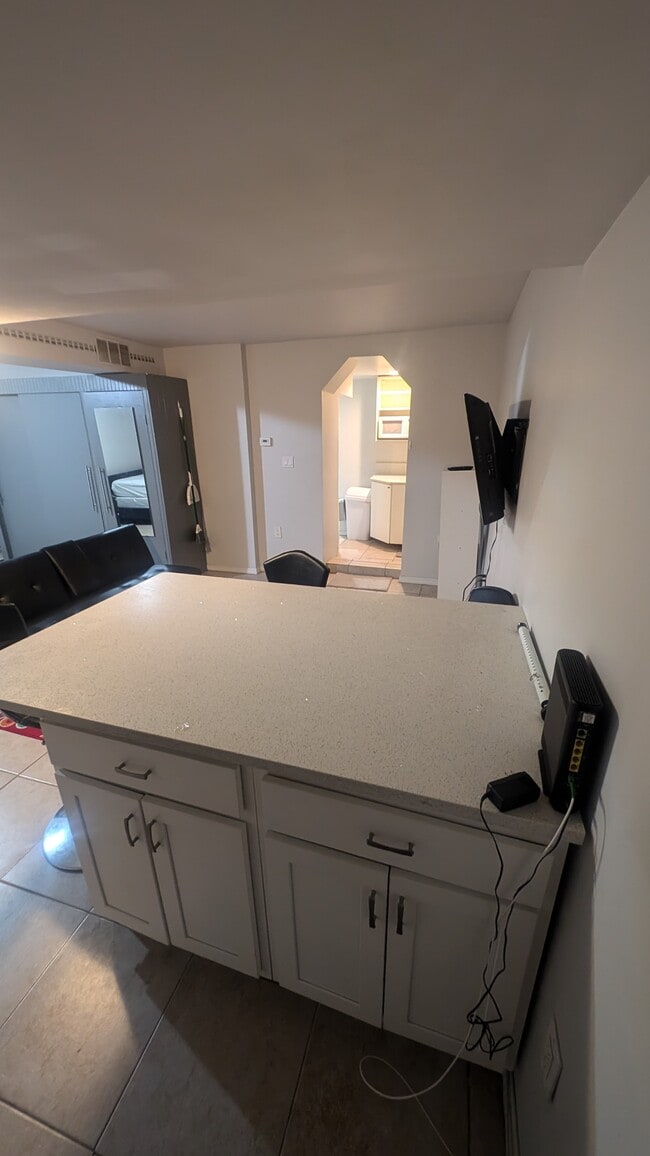 Foto del edificio - 3424 Irwin Ave