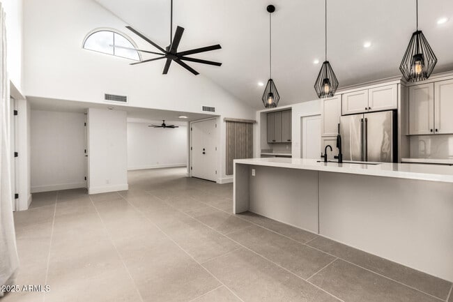 Building Photo - 9470 E Riviera Dr