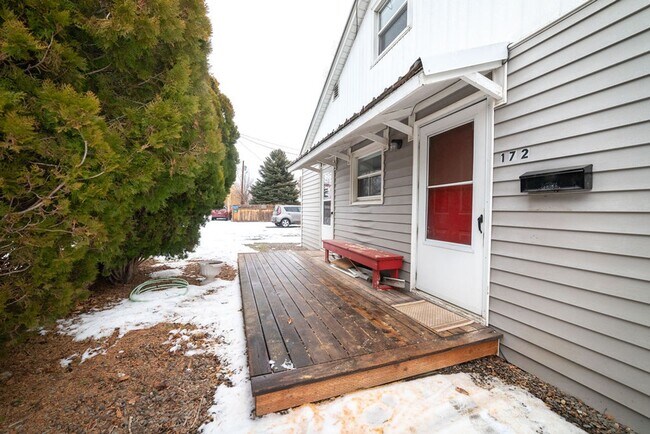 Foto del edificio - 172-172 NE Juniper St