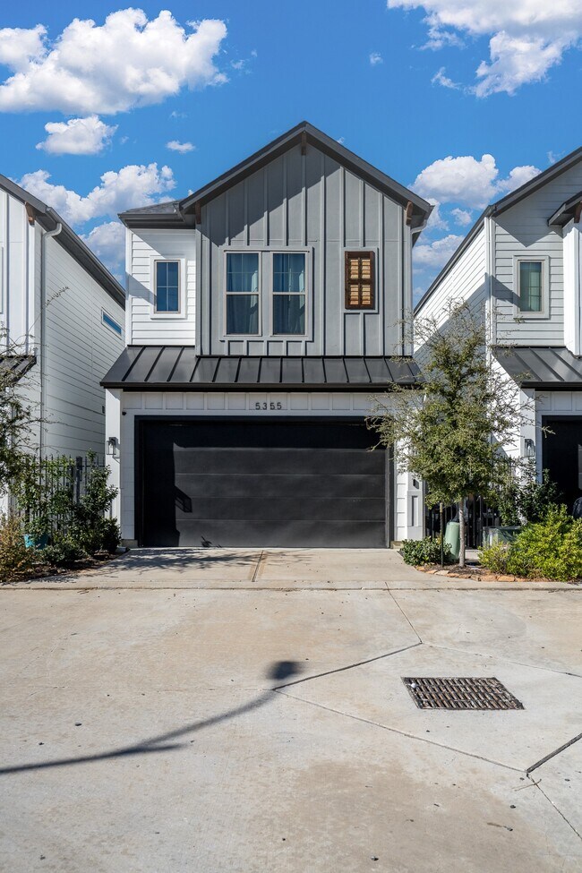 Foto del edificio - 5355 Creekmont Oaks Ln