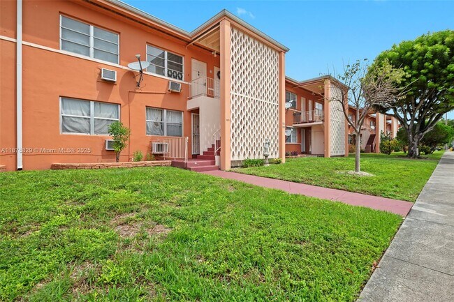 Foto del edificio - 3571 SW 10th St