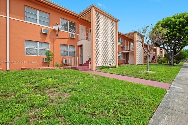 Building Photo - 3571 SW 10th St