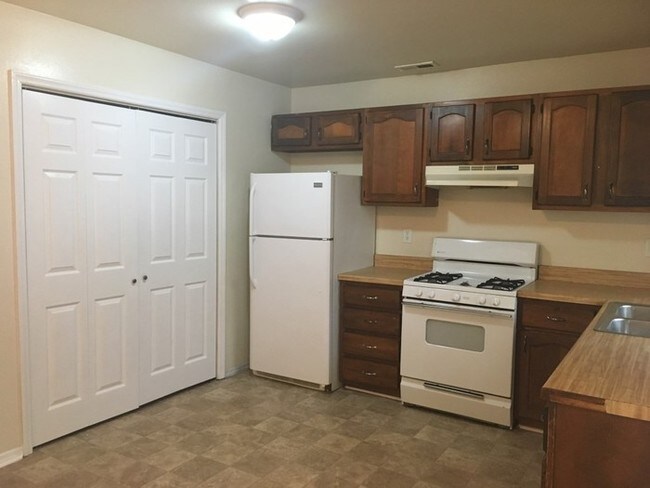 Foto del edificio - 2827 Breezewood Avenue, Fayetteville