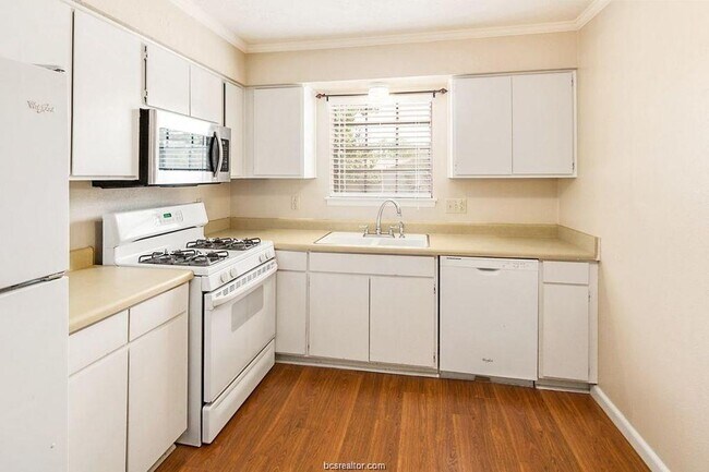 Building Photo - 1106 Taurus Ave