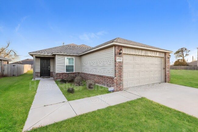 Building Photo - 1724 Lanesboro Dr