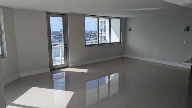 Foto del edificio - 7135 Collins Ave