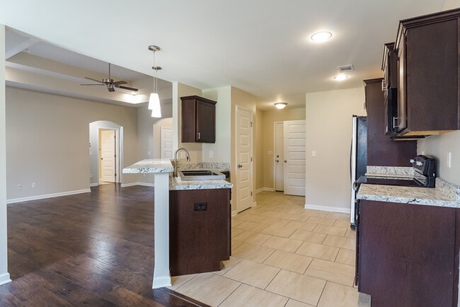 Building Photo - 16363 Pottery Ln