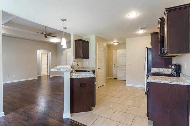 Foto del edificio - 16363 Pottery Ln