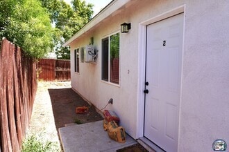 Building Photo - 696 Yucca Dr