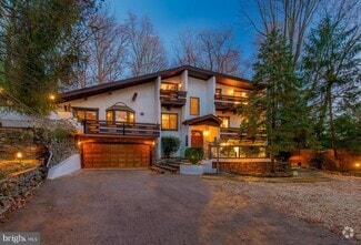 Building Photo - 707 Schindler Dr
