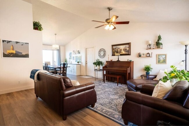 Building Photo - 1912 Oregon Ave