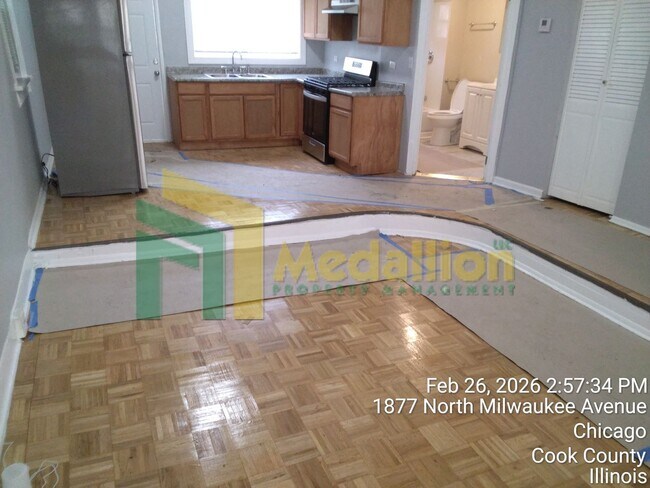Foto del edificio - Spacious Studio with Hardwood Floors and Stainless Steel Appliances – Prime Milwaukee Ave Location