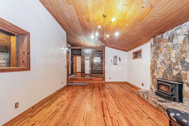 Foto del edificio - 380 Hatley Rd