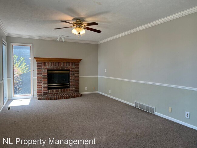 Building Photo - 4 br, 2.5 bath House - 6623 South 162 Ave
