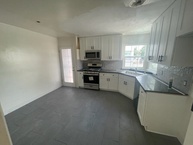 Building Photo - 5325 Whitsett Ave