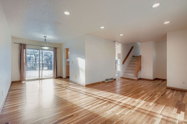 Building Photo - BEAUTIFUL 4 Bed 3 Bath Single Family Home In Boulder!